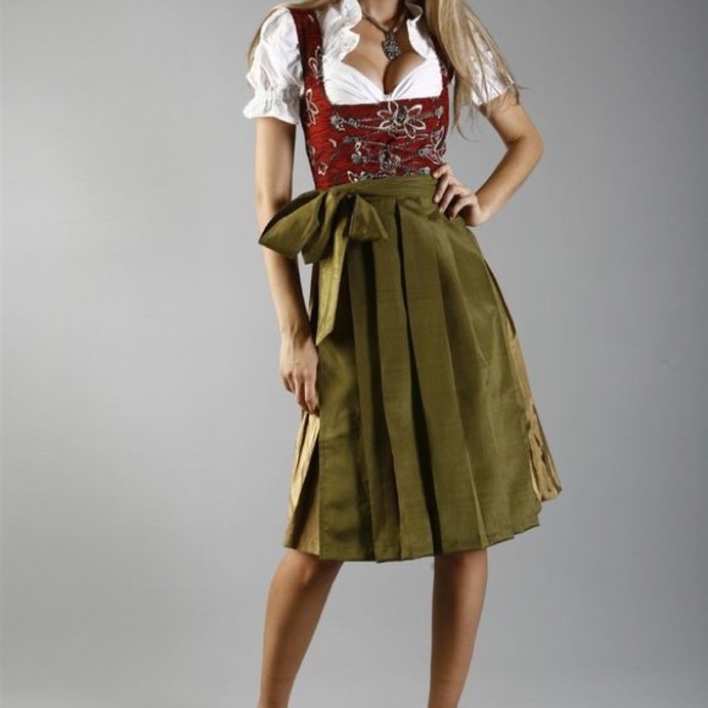 Authentic Oktoberfest Drindl Bella